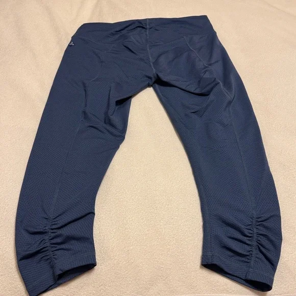 PRANA Women’s Size Medium Blue Athletic Crop Capri Yoga Leggings - Picture 2 of 6